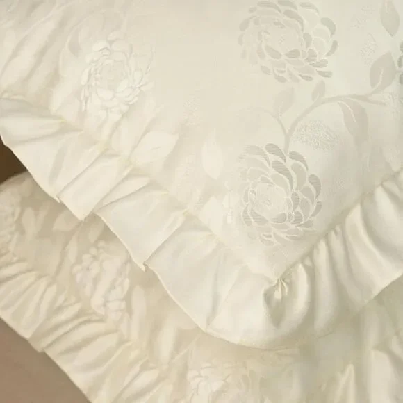 NWT Set of 2 Classic Rose Pattern Damask Decorative Pillow Shams, Ivory. - Picture 6 of 6